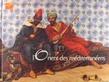 deux hommes assis ensemble sur un lit