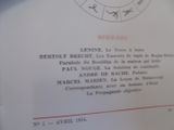 un gros plan d'un menu sur lequel figure une horloge