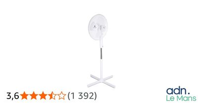 un ventilateur blanc posé sur un support métallique, à côté d'une étoile