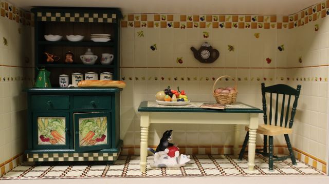 Diorama. Composition miniature, dans une vitrine en bois, vitre e...