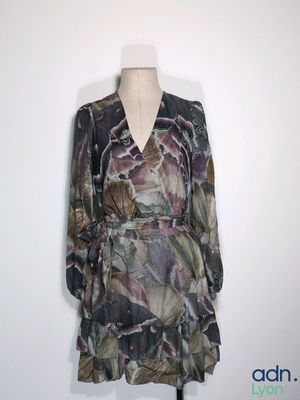 une image d'une robe de femme sur un mannequin