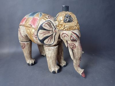 INDE Eléphant en bois, 29 x 32cm, en bois peint