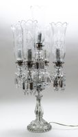 BACCARAT. Un candélabre en cristal moulé et pampilles en cri… (photo 2)