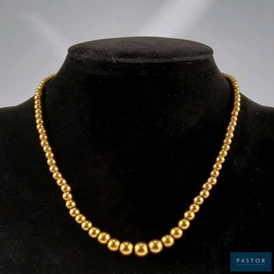 gros plan d'un collier sur un mannequin mannequin mannequin mannequin mannequin mannequin mannequin mannequin mannequin