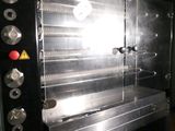 une image d'un four commercial dans une cuisine commerciale