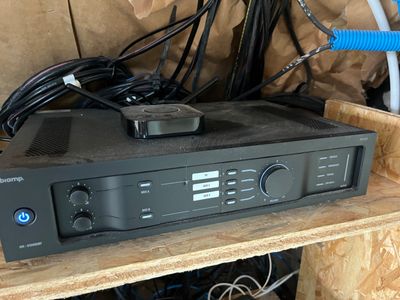 a picture of a stereo system sitting on top of a wooden shelf