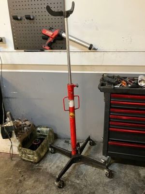 une photo d'un porte-outils sur lequel sont posés des outils