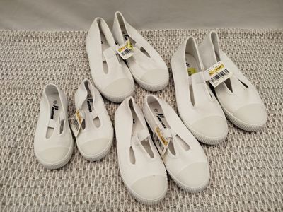 Lot de 50 paires de chaussures en toile - Différentes pointu…