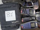 beaucoup de téléphones portables qui traînent par terre