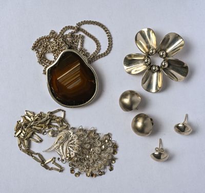 Lot de bijoux fantaisie divers en argent (800/oo) comprenant…