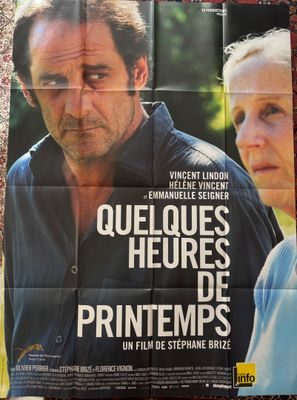 une affiche de film représentant un homme et une femme qui se regardent fixement