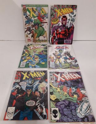 Les bandes dessinées « X-Men » sont alignées sur une surface blanche