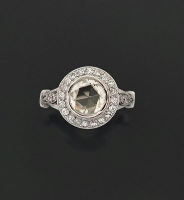 Belle et origiale bague en or gris 18k 750 millièmes et plat…