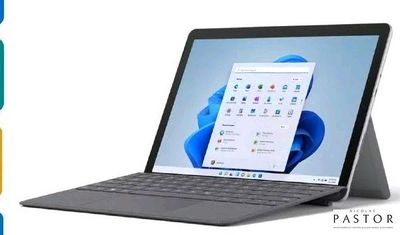 une photo d'une tablette équipée d'un clavier