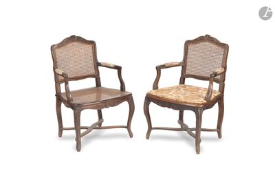 paire de chaises anciennes avec dossier et assise en rotin
