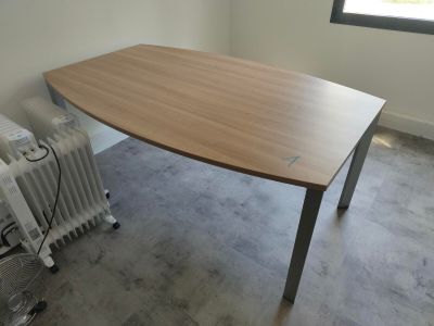 Ensemble de mobilier comprenant table tonneau en stratifié, …