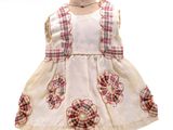 robe posée sur un mannequin, sur fond blanc