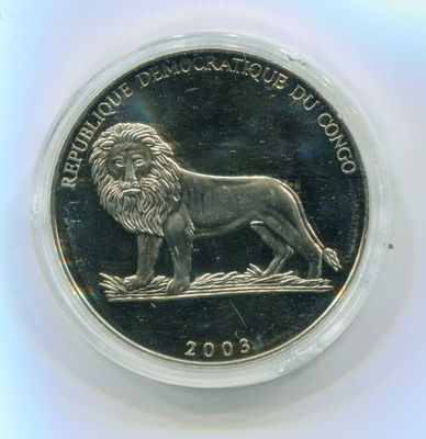 un gros plan d'une pièce de monnaie sur laquelle figure un lion