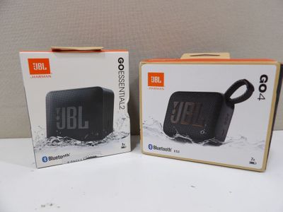 deux boîtes de la nouvelle enceinte portable étanche JBL Go
