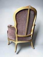 Bergère en bois mouluré, sculpté et redoré, de forme mouveme… (photo 2)