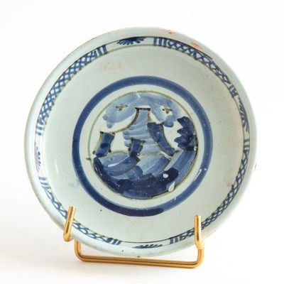 NEVERS Petite assiette circulaire à décor en camaïeu bleu d'…