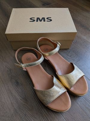 Paire de chaussures de marque SMS