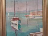 un tableau représentant des bateaux sur l'eau près d'un quai