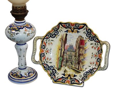 Ensemble en faïence "Vieux Rouen" comprenant LAMPE A PETROLE… - Photo 1