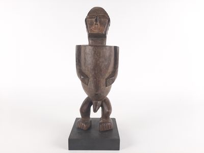 an old wooden statue of a man with a hat on his head