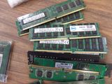 many ram modules sitting on top of a wooden table