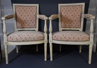 Paire de fauteuils en bois patiné, de style Louis XVI. (photo 2)