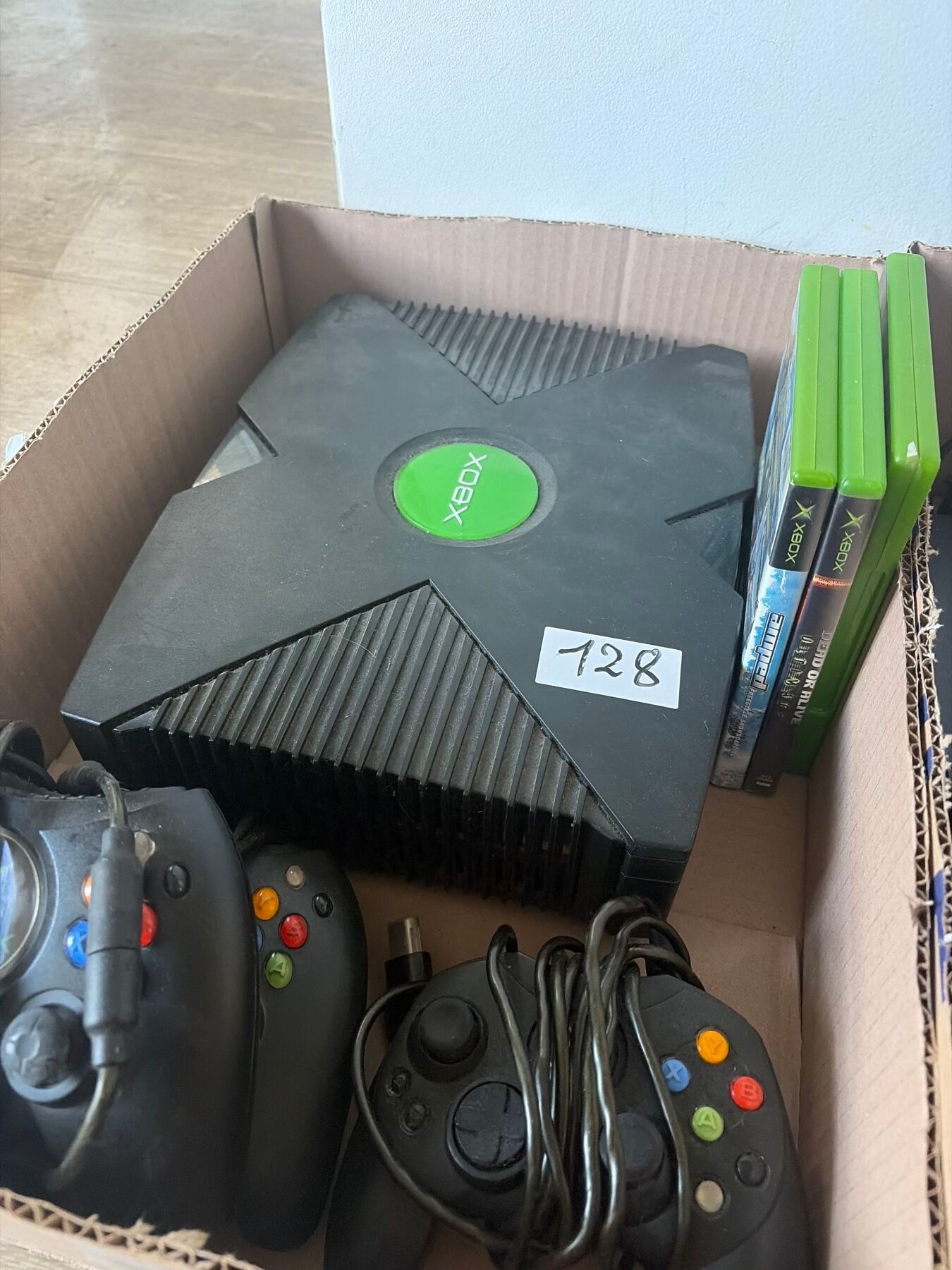 Un XBOX - en l'état, non testée.