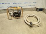 une photo montrant un tuyau et une pompe à eau dans une pièce