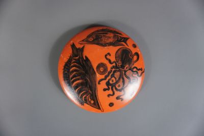 un bouton orange sur lequel figurent l'image d'une pieuvre et une pieuvre