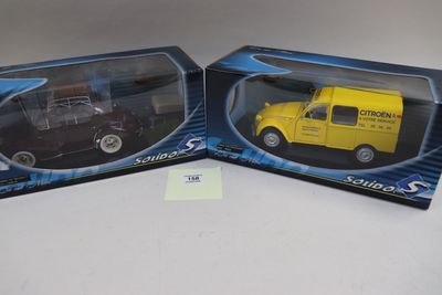deux boîtes représentant un camion jaune et une voiture noire