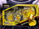 une boîte d'objets Pokémon exposée dans une vitrine