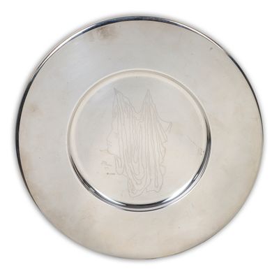 Jean COCTEAU (1889-1963) Femme Plat en métal argenté Christo…