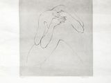 un dessin représentant une femme qui porte ses mains à son visage