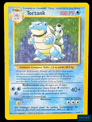 gros plan d'une carte pokemon sur fond noir