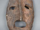 une image représentant un visage modelé en argile