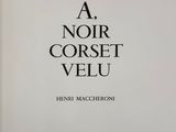 image d'un corset noir en velours, édition française