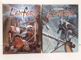 deux livres posés sur une table