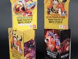 trois boîtes de cartes à collectionner « One Piece » sur fond noir