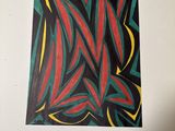 peinture représentant un motif abstrait rouge, vert et noir sur un mur blanc