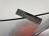 a sticker on the hood of a car that says vauto