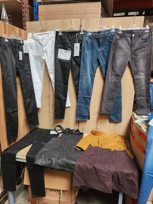 Lot de 9 vêtements femme, tailles 36, différents coloris. Les articles