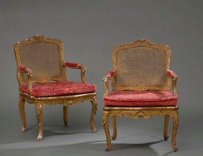 paire de fauteuils à dossier en rotin de style Louis XV