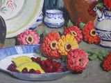 un tableau représentant un bol de fruits et de fleurs posé sur une table