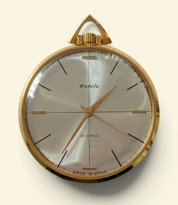 une image d'une montre à gousset en or sur fond blanc