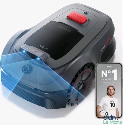une image représentant un robot relié à un téléphone portable